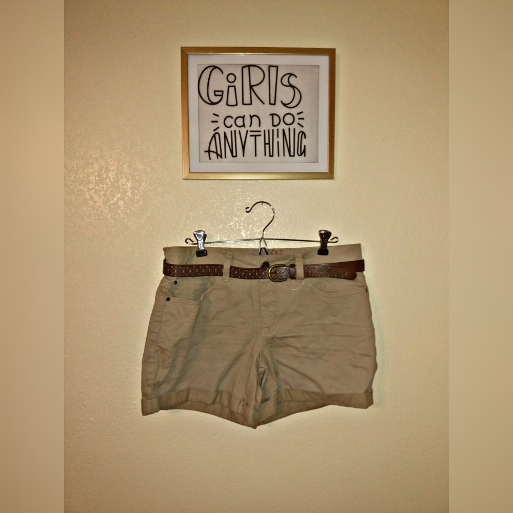 Beige shorts with a brown belt.